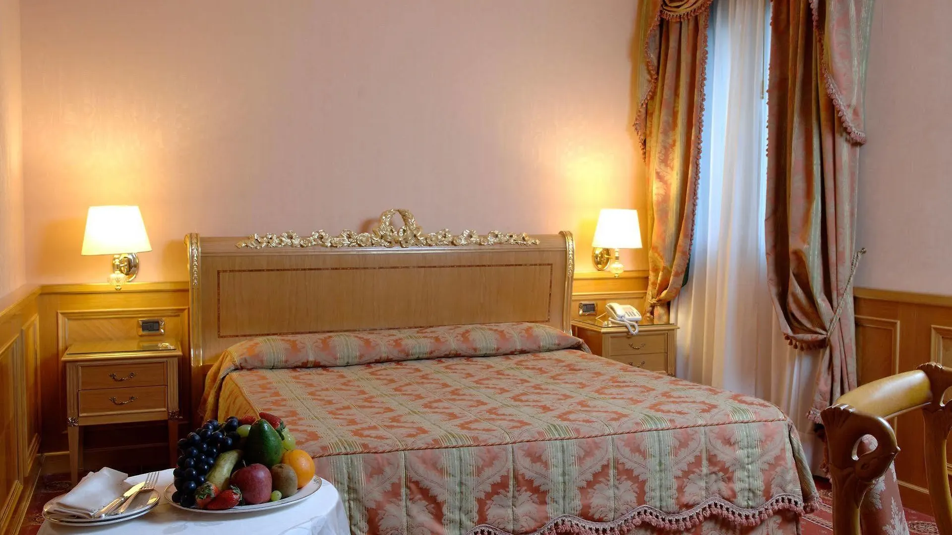 Andreola Central Hotel Milan 4*,