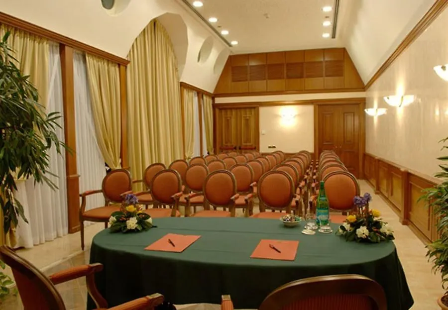 Andreola Central Hotel Milan 4*,