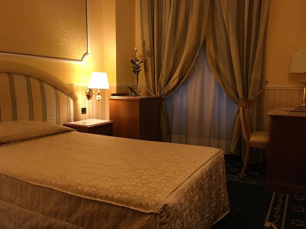Andreola Central Hotel Milan 4*,