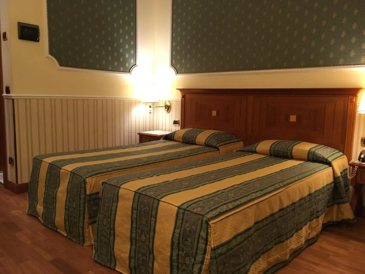 Andreola Central Hotel Milánó 4*,